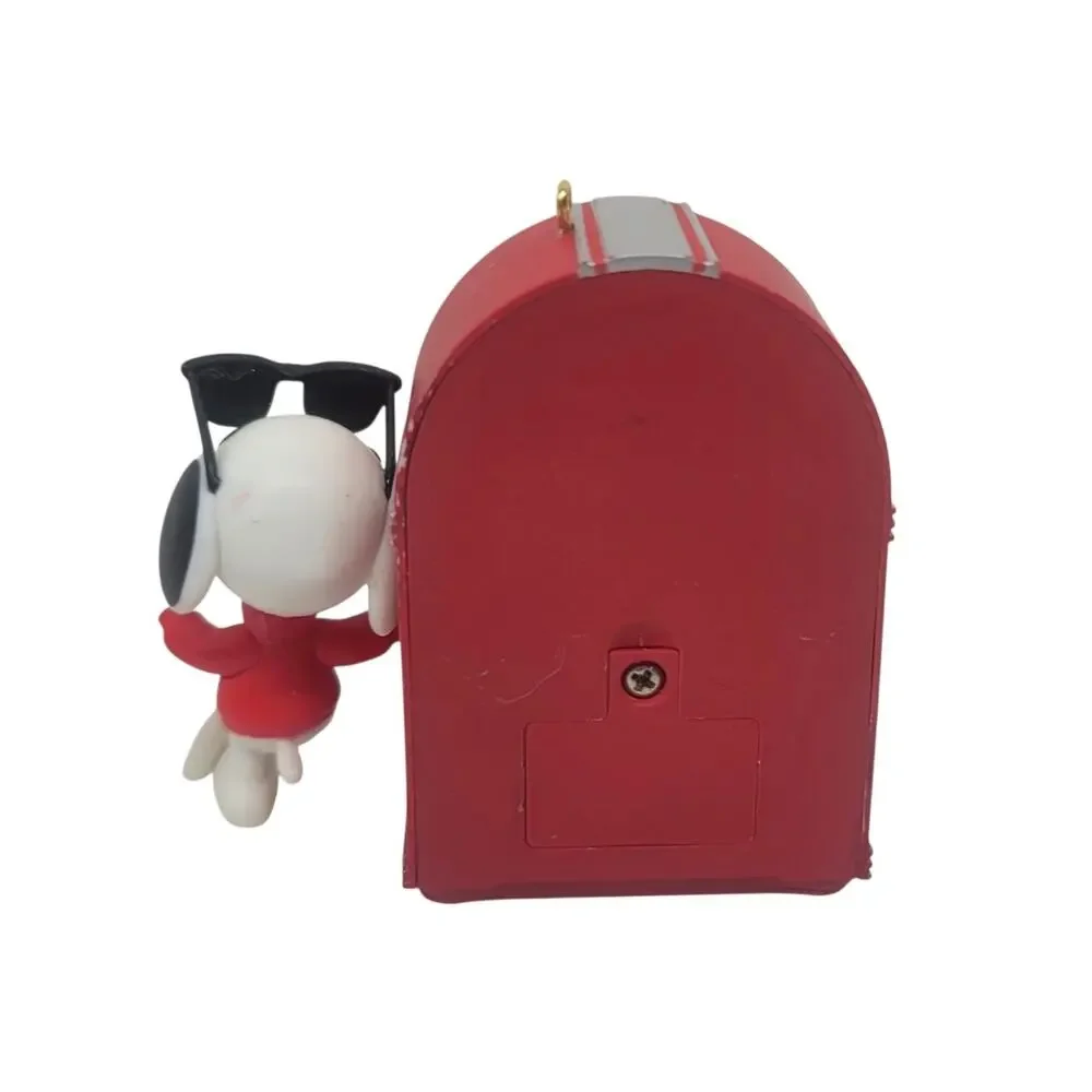 Hallmark 2012 Snoopy Joe Cool Ornament Peanuts and the Gang Plays Music Works!